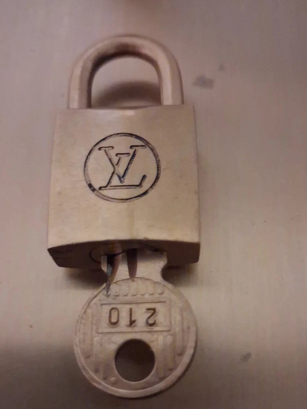 Louis Vuttion VINTAGE LOCK & KEY #210 Rare